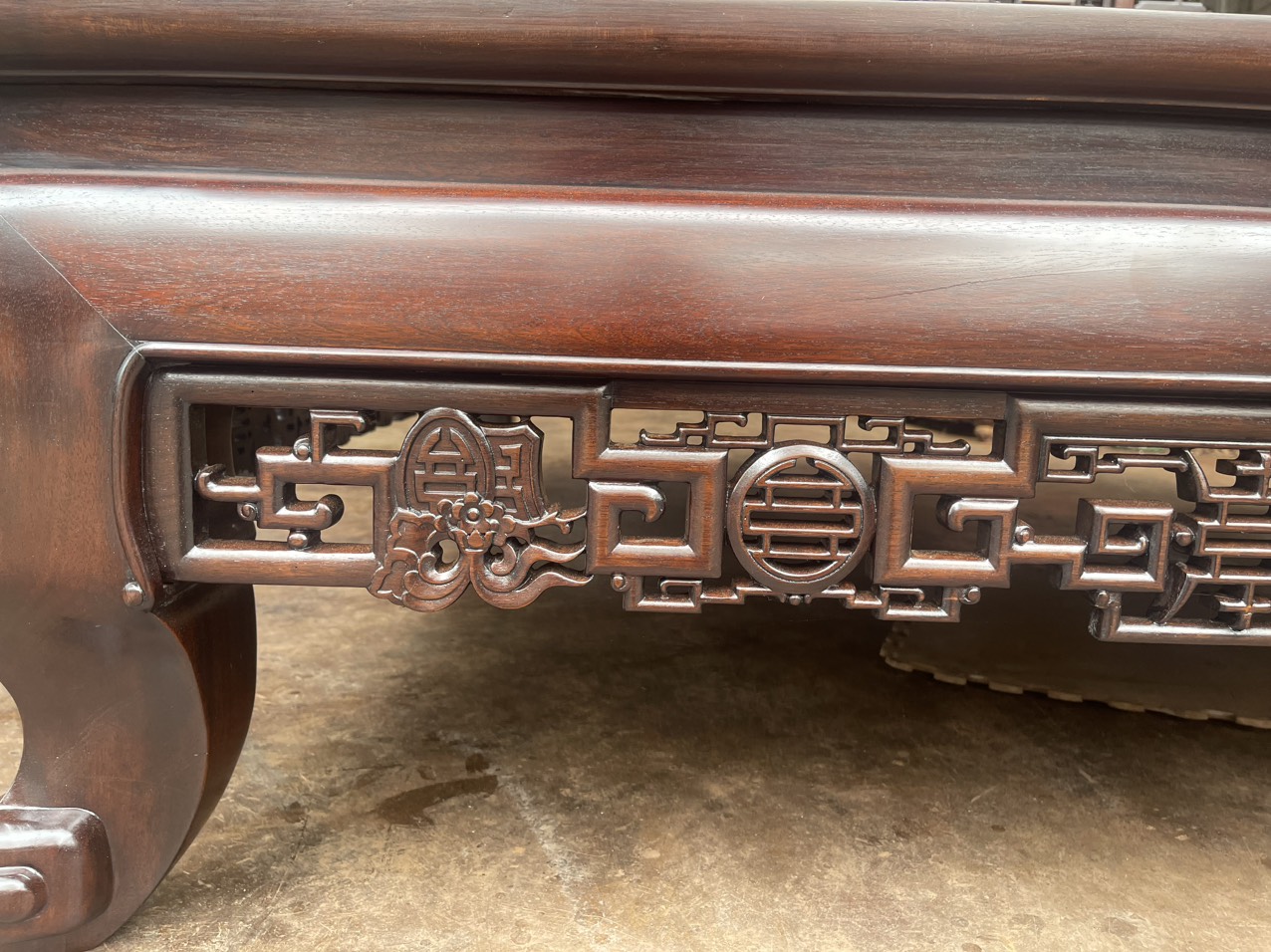 GIUONG-BA-THANH-GO-GU