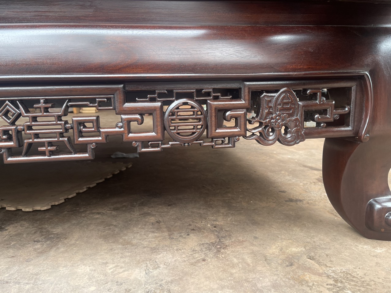 GIUONG-BA-THANH-GO-GU