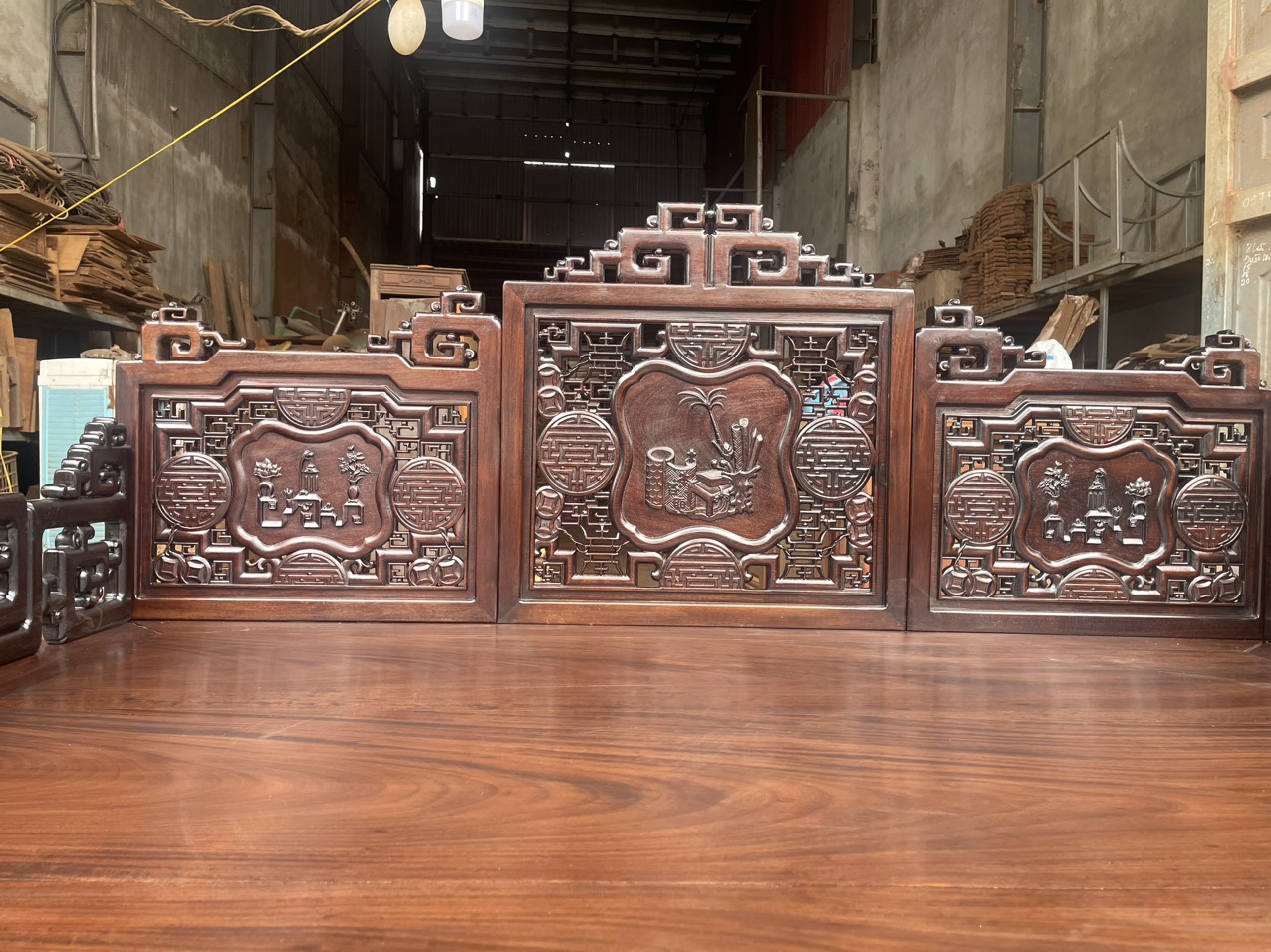 GIUONG-BA-THANH-GO-GU