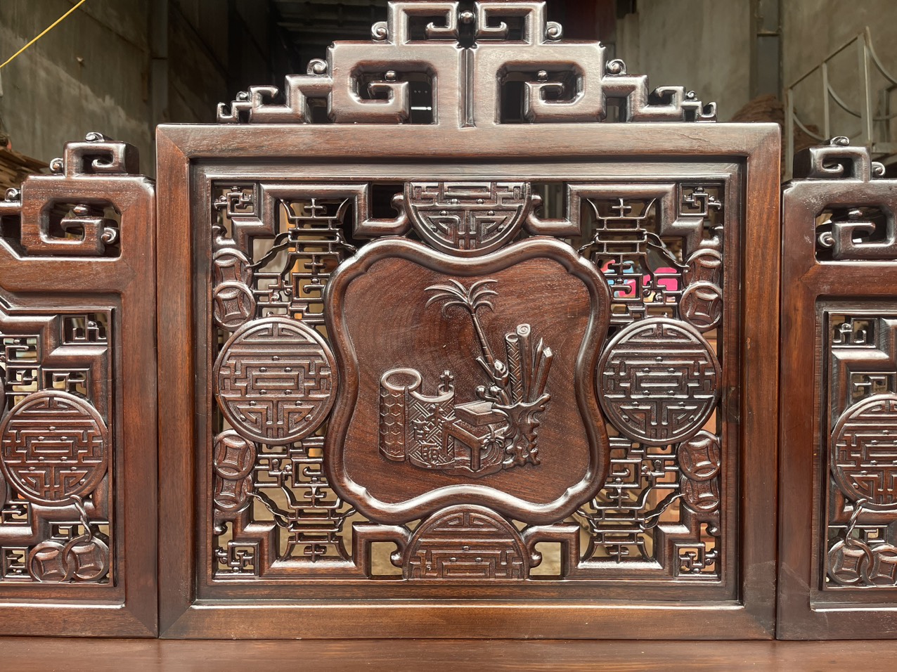 GIUONG-BA-THANH-GO-GU