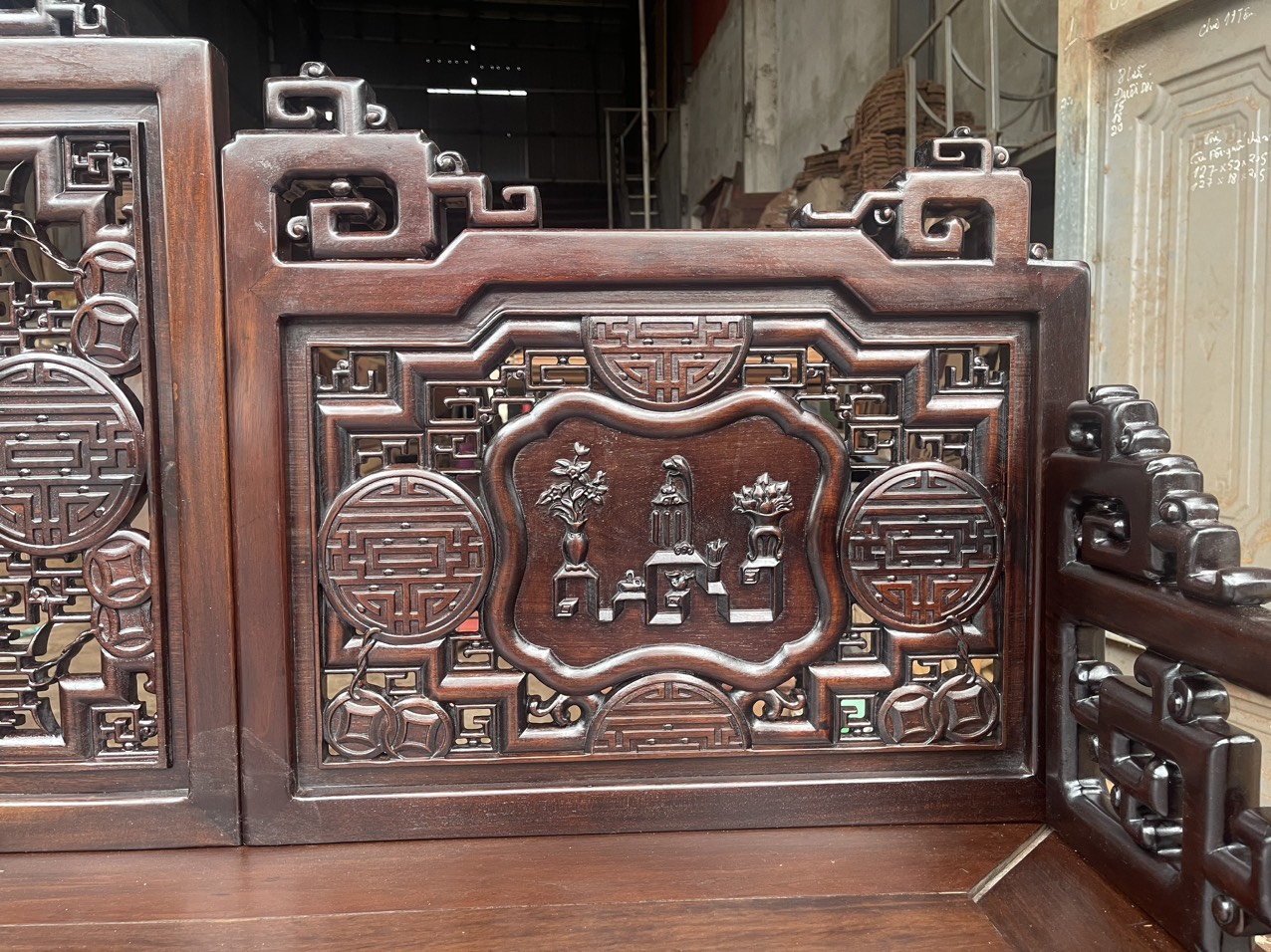 GIUONG-BA-THANH-GO-GU