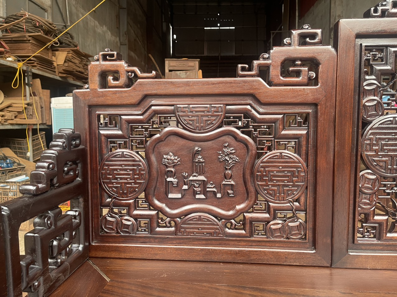 GIUONG-BA-THANH-GO-GU