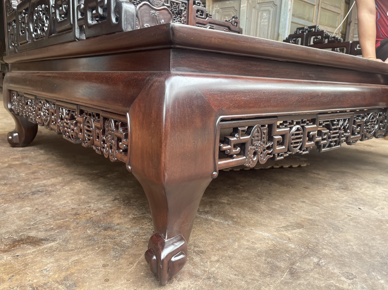 GIUONG-BA-THANH-GO-GU